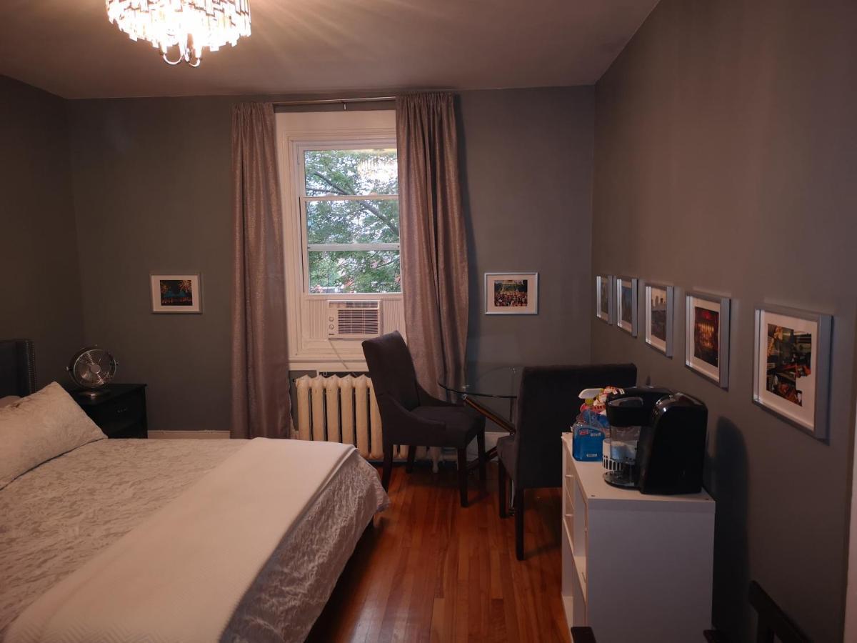 Room With King Bed In Shared 3 Bedroom Downtown Montréal Exteriör bild