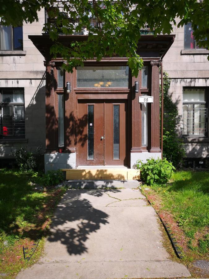 Room With King Bed In Shared 3 Bedroom Downtown Montréal Exteriör bild