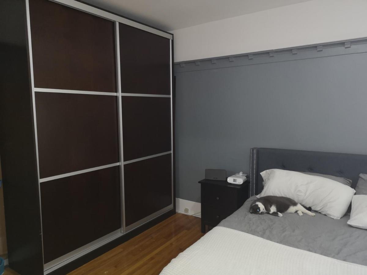 Room With King Bed In Shared 3 Bedroom Downtown Montréal Exteriör bild