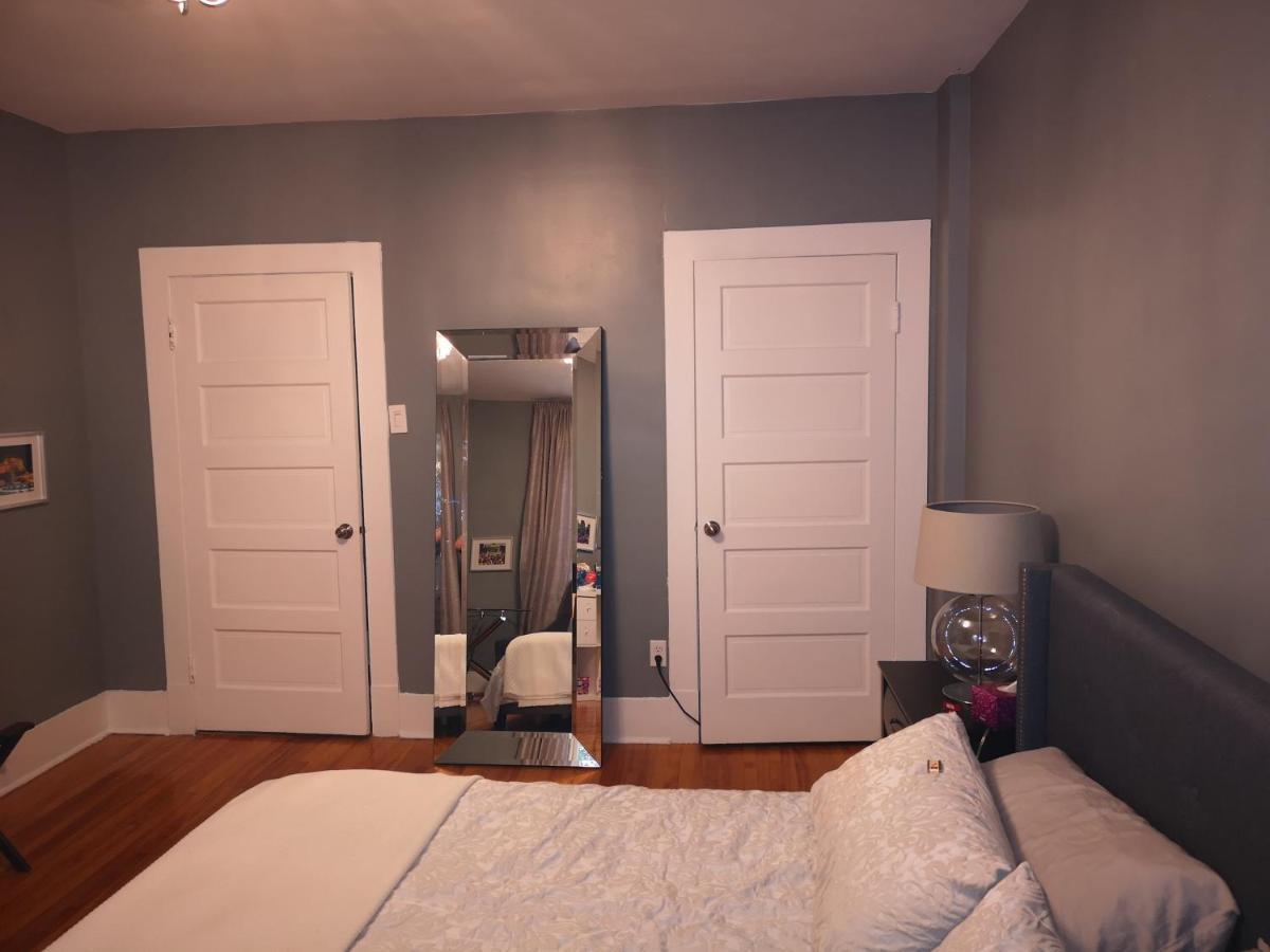 Room With King Bed In Shared 3 Bedroom Downtown Montréal Exteriör bild
